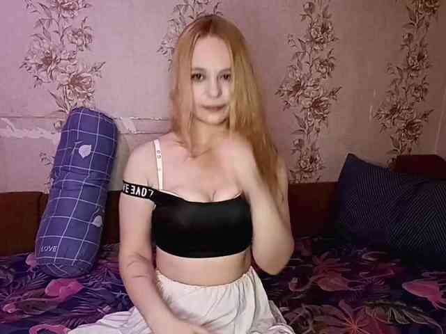 EmileeBlossom webcam