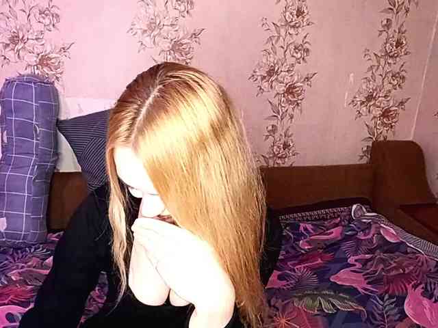 EmileeBlossom webcam