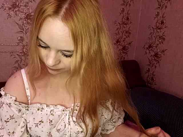 EmileeBlossom webcam