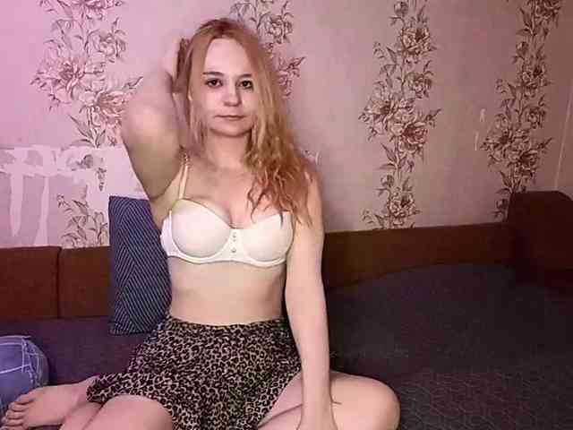 EmileeBlossom webcam