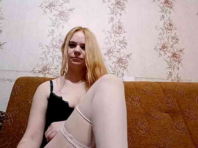 EmileeBlossom webcam