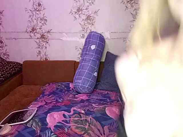 EmileeBlossom webcam