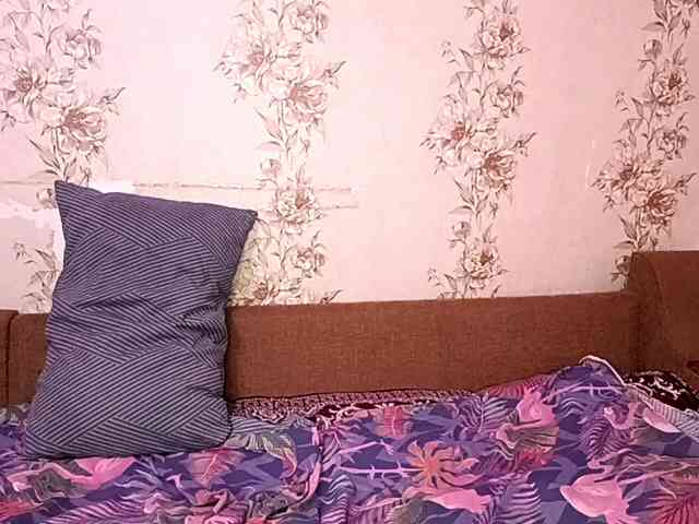 EmileeBlossom webcam