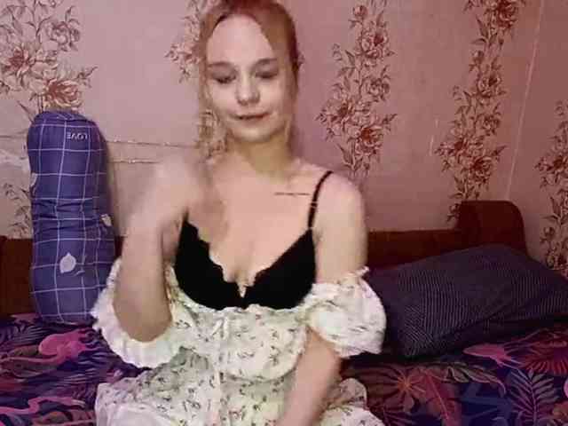 EmileeBlossom webcam