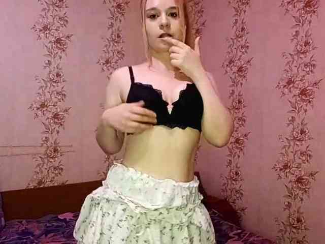 EmileeBlossom webcam