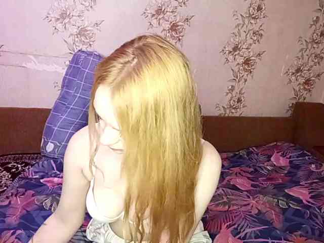 EmileeBlossom webcam