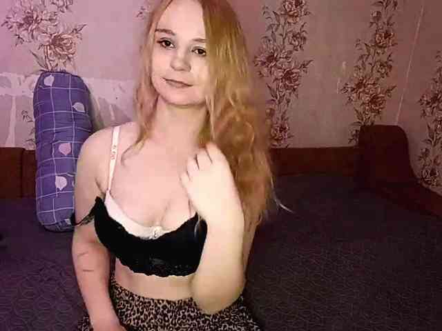 EmileeBlossom webcam