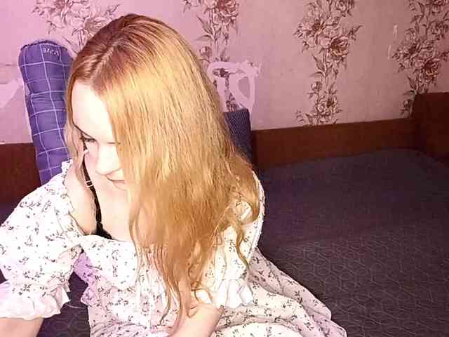 EmileeBlossom webcam