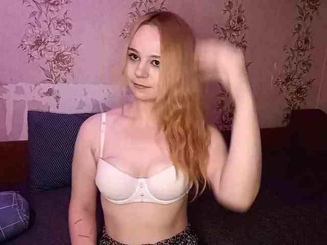 EmileeBlossom webcam