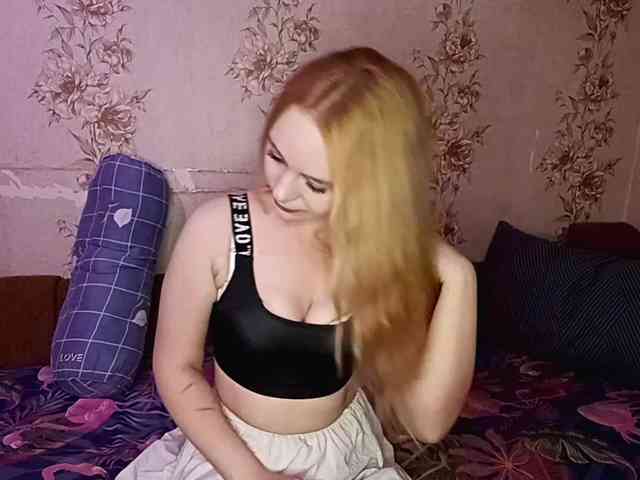 EmileeBlossom webcam