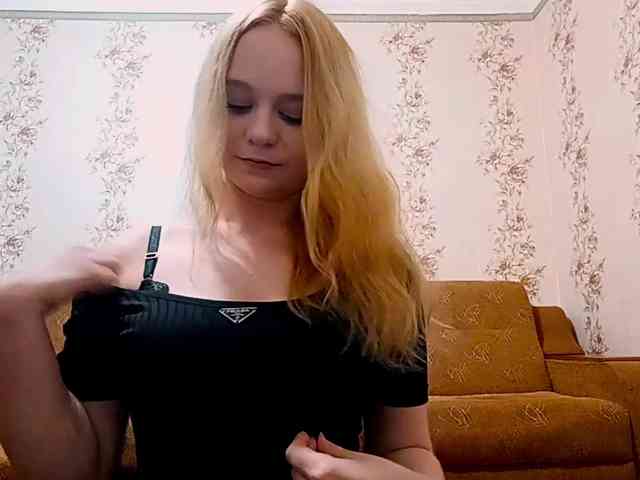 EmileeBlossom webcam