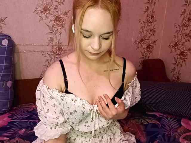 EmileeBlossom webcam