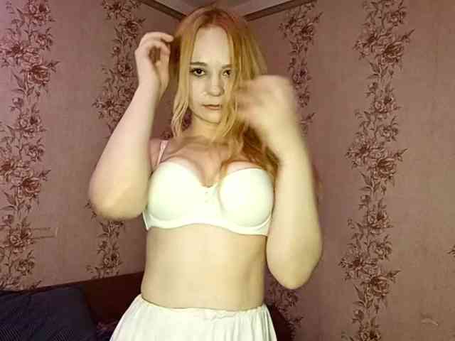 EmileeBlossom webcam