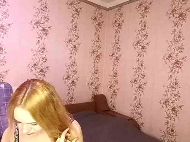 EmileeBlossom webcam