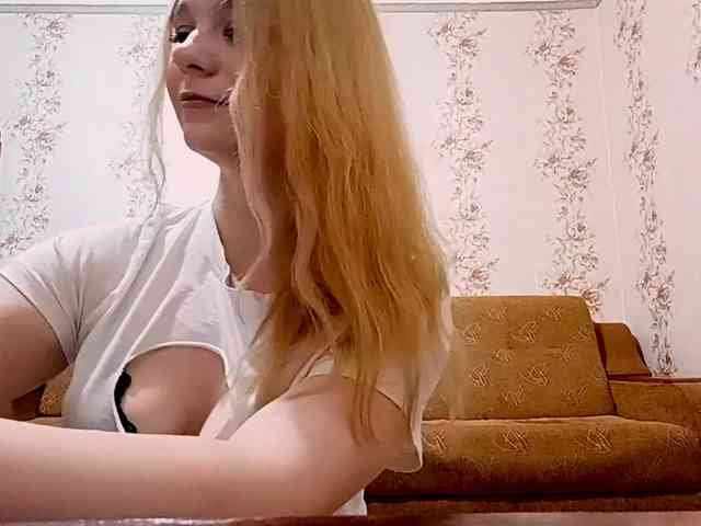 EmileeBlossom webcam