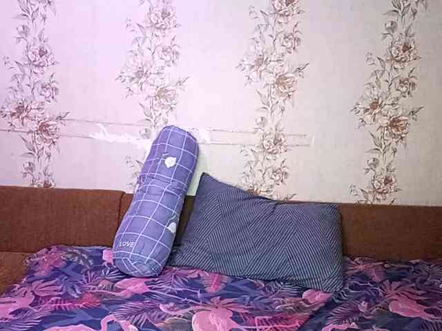 EmileeBlossom webcam