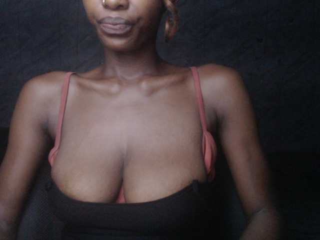 le modèle Nastyxclit est en webcam porno dans un show sur le site bongacams, il possède les tags suivants: Ebony,Redhead,Shaved