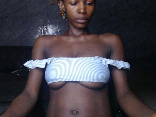 le modèle Nastyxclit est en webcam porno dans un show sur le site bongacams, il possède les tags suivants: Ebony,Redhead,Shaved