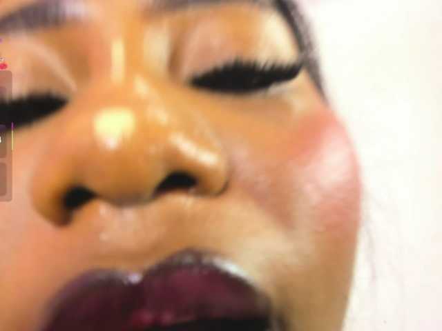 KikiiSweet live cam on BongaCams