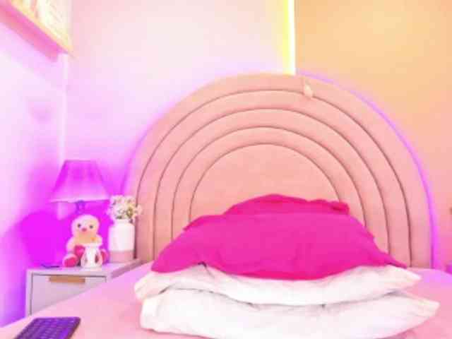 KikiiSweet webcam