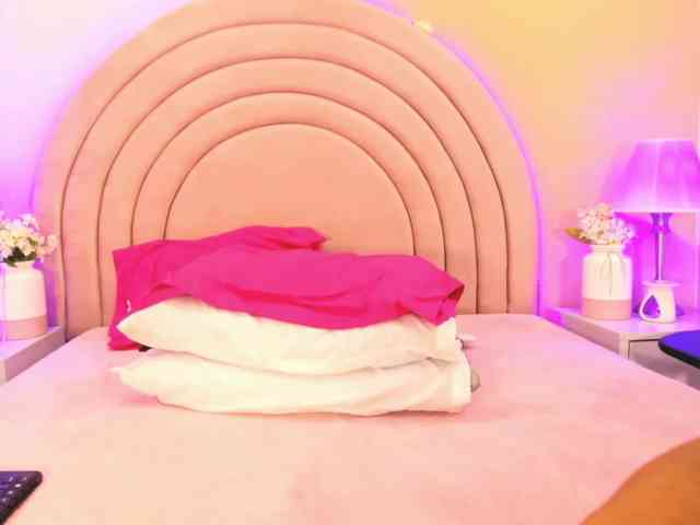KikiiSweet webcam