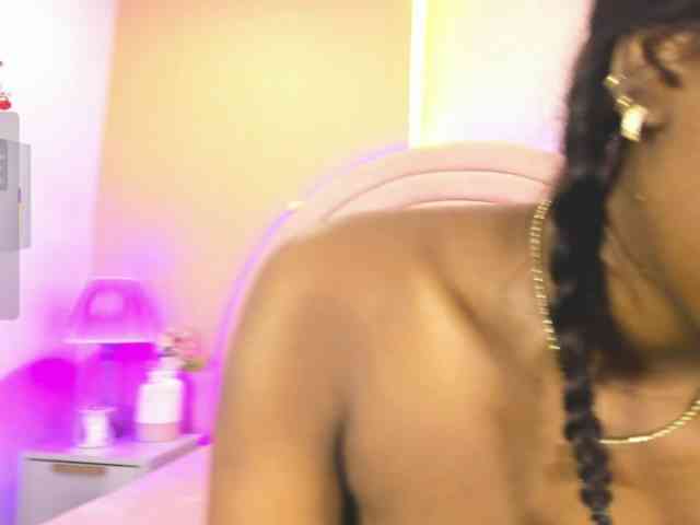 KikiiSweet webcam
