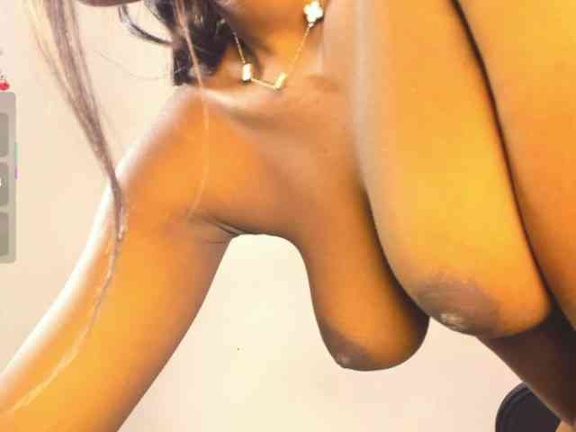 KikiiSweet webcam