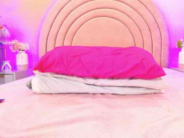 KikiiSweet webcam