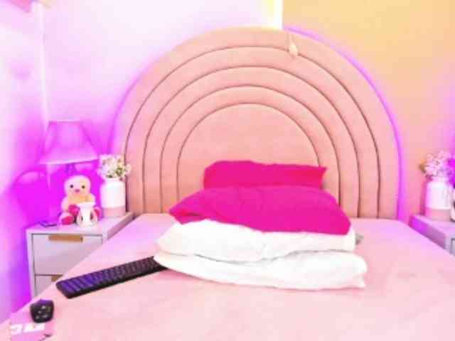 KikiiSweet webcam