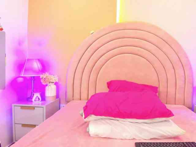 KikiiSweet webcam
