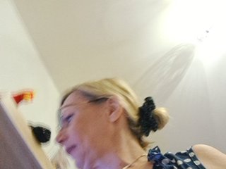 ShiningMILF Porn Show