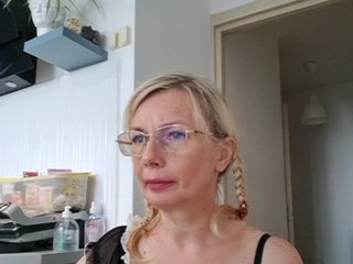 ShiningMILF Porn Show