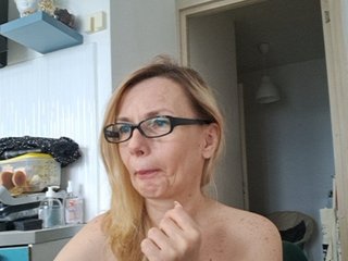 ShiningMILF Porn Show