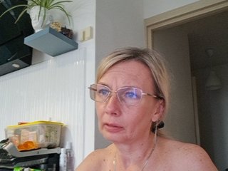 ShiningMILF Porn Show