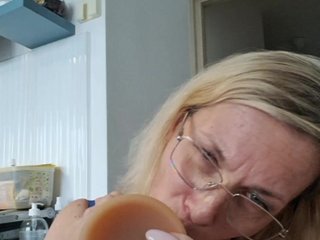 ShiningMILF Porn Show
