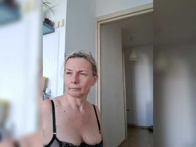 ShiningMILF live cam on BongaCams