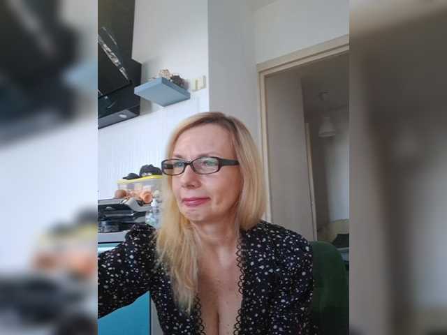 ShiningMILF live cam on BongaCams