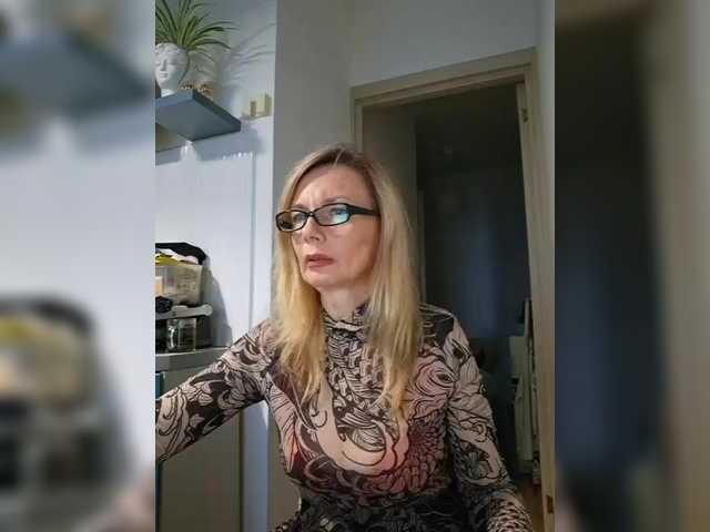 ShiningMILF live cam on BongaCams
