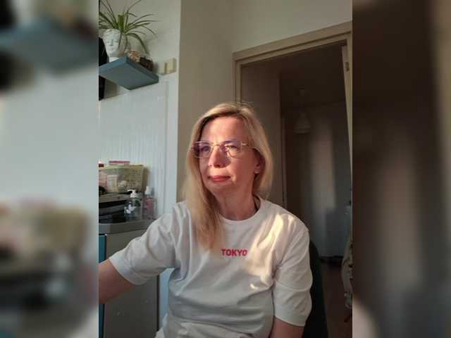 ShiningMILF live cam on BongaCams