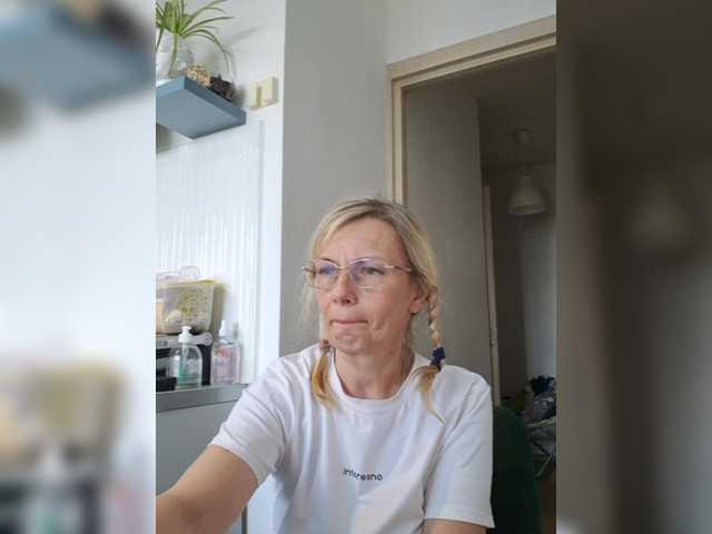 ShiningMILF live cam on BongaCams