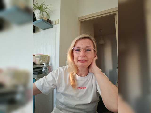 ShiningMILF live cam on BongaCams