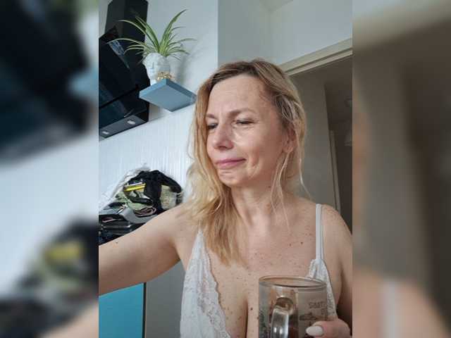 ShiningMILF live cam on BongaCams