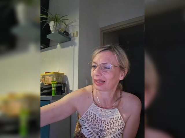 ShiningMILF live cam on BongaCams