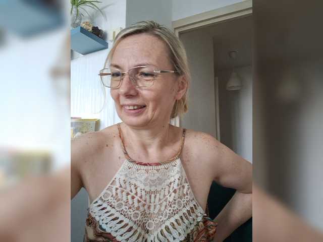 ShiningMILF live webcam show
