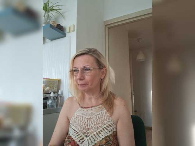 ShiningMILF live webcam show