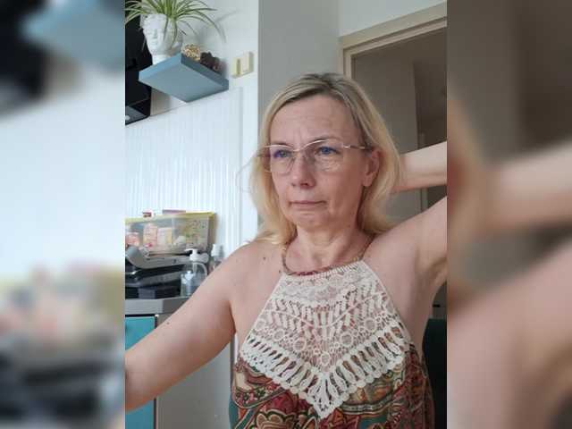 ShiningMILF live webcam show