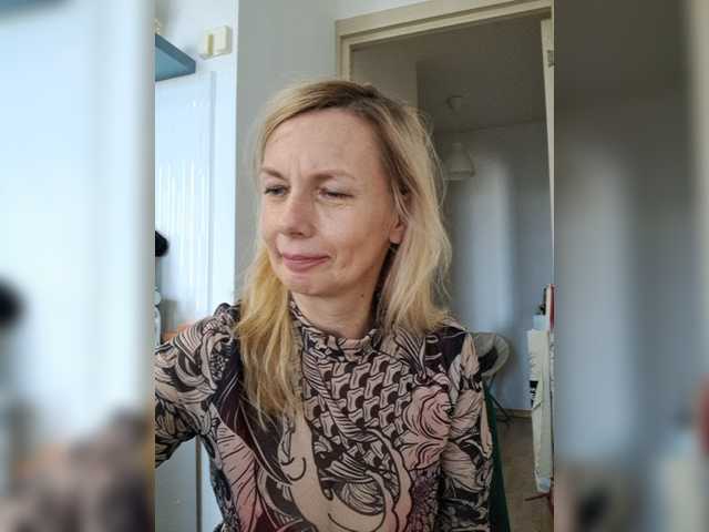ShiningMILF live cam on BongaCams