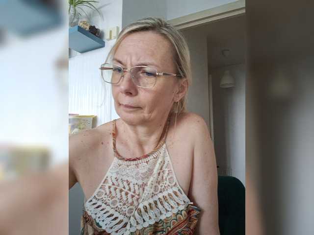 ShiningMILF live webcam show