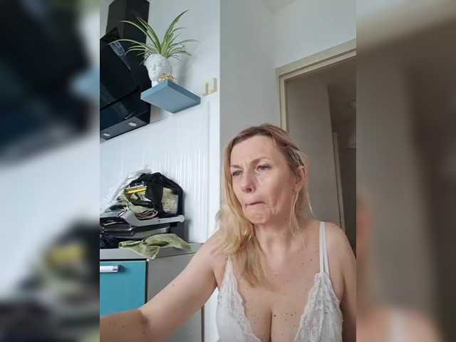 ShiningMILF live cam on BongaCams