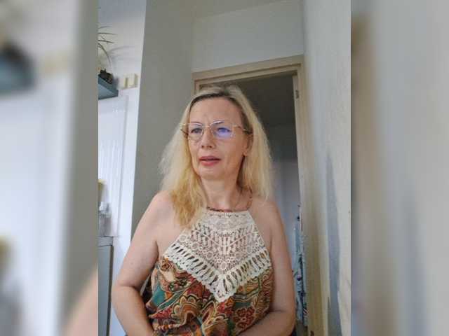 ShiningMILF live cam on BongaCams